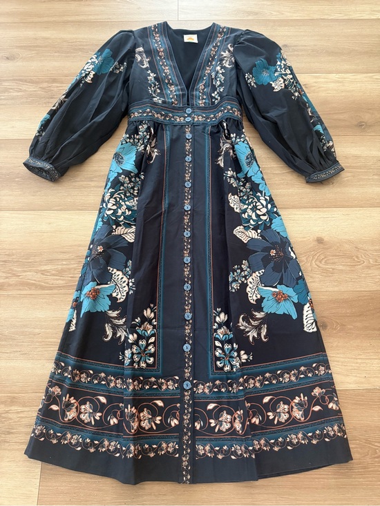 FARM Rio Dresses & Skirts - FARM RIO BLACK BLOSSOM TAPESTRY MIDI DRESS MEDIUM SIZE( new without tag )